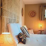 Fantastic In A Haven Near Uzes Feriehus Saint-Siffret